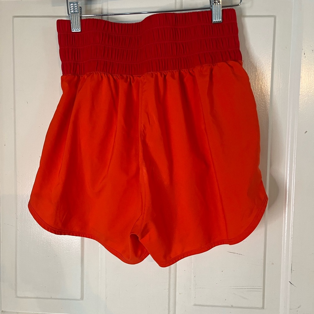 Women’s Nike shorts - Picture 2 of 6